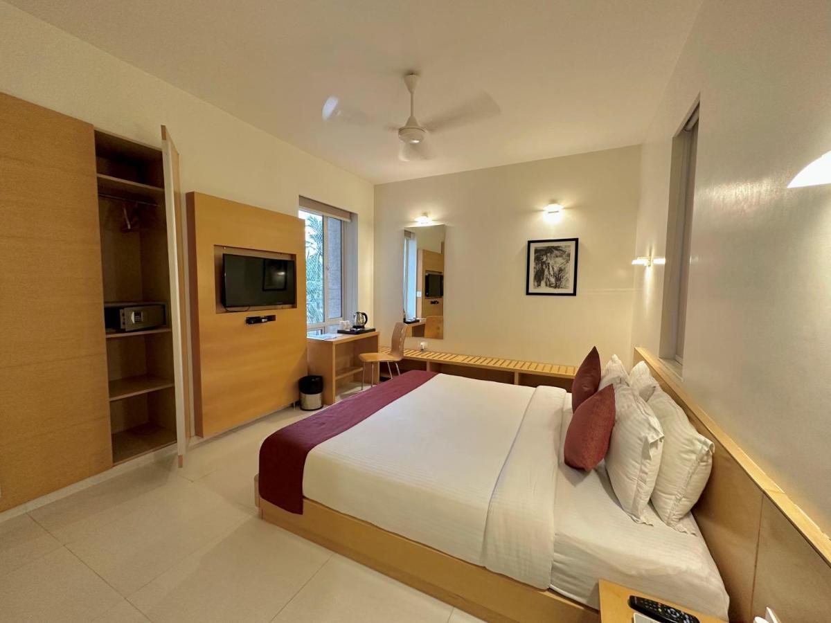 Quality Inn Patria Suites, Rajkot Exteriör bild