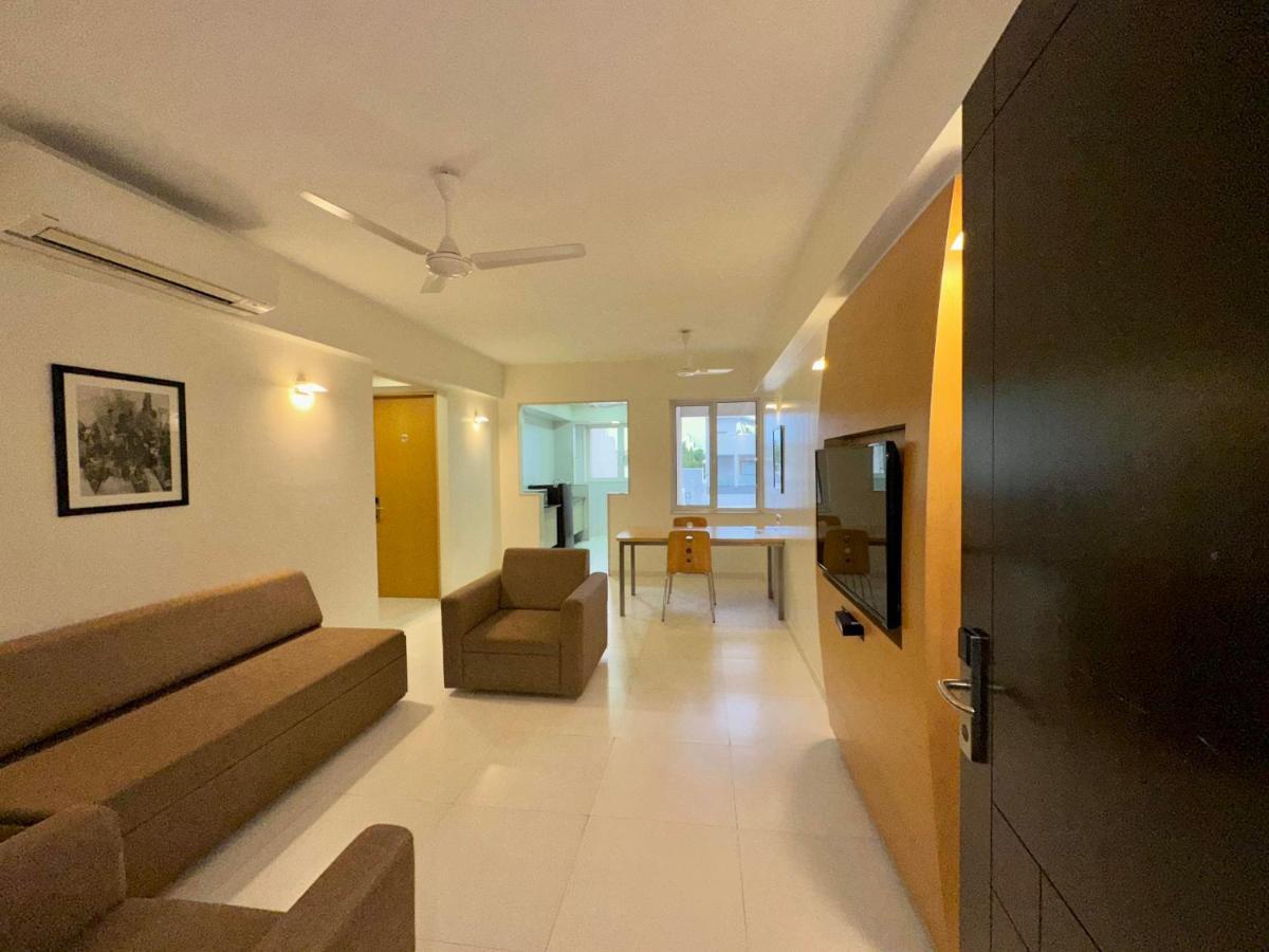 Quality Inn Patria Suites, Rajkot Exteriör bild