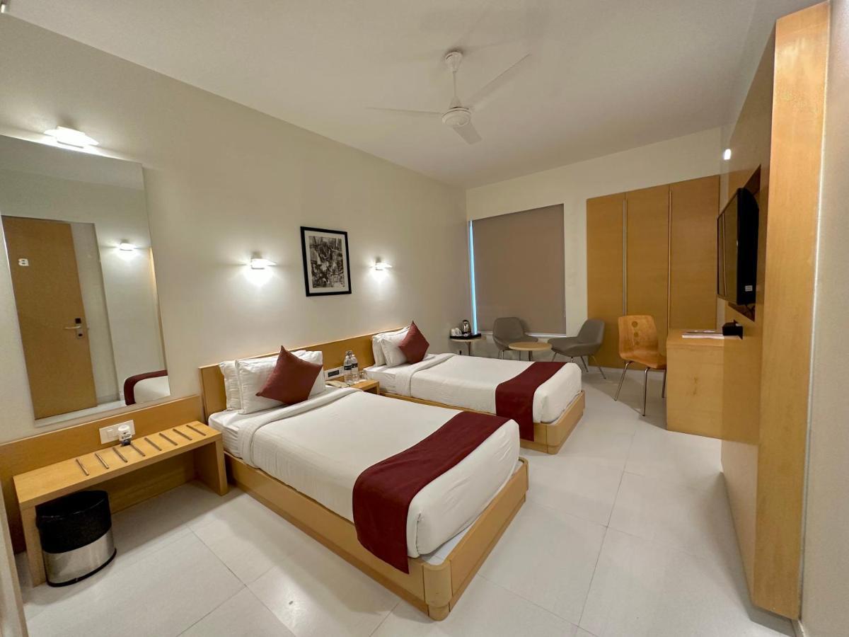 Quality Inn Patria Suites, Rajkot Exteriör bild
