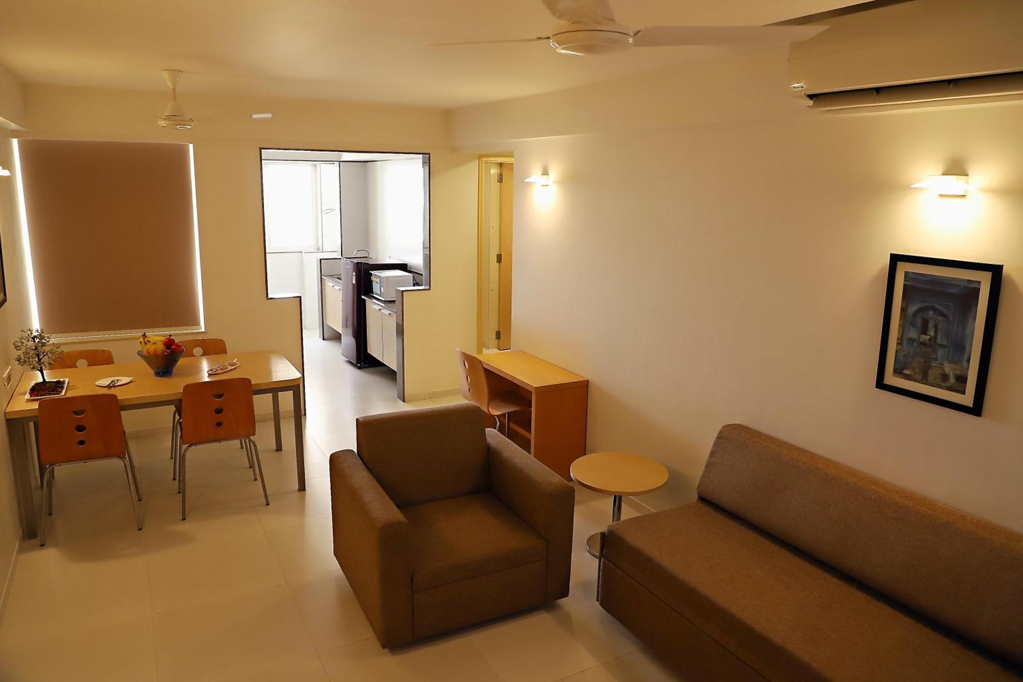 Quality Inn Patria Suites, Rajkot Exteriör bild
