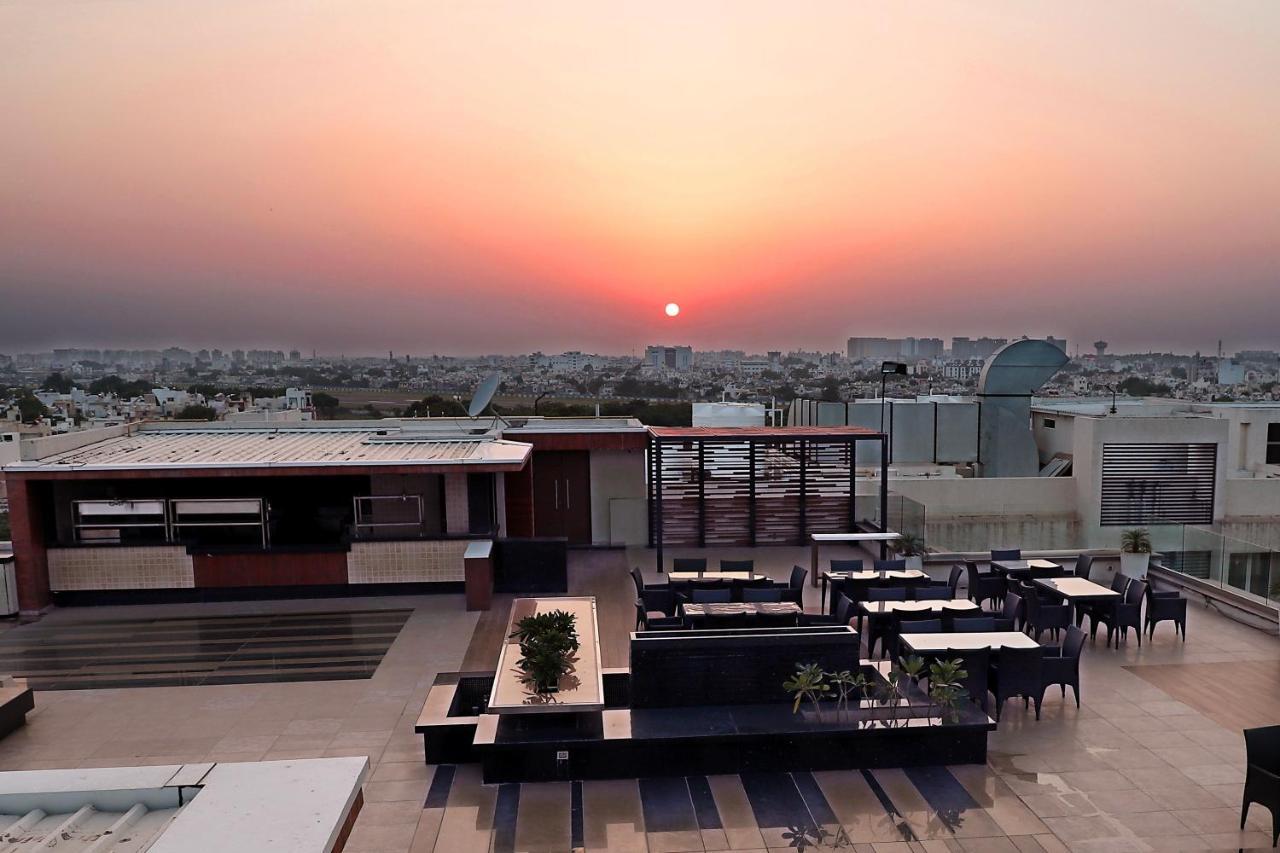 Quality Inn Patria Suites, Rajkot Exteriör bild