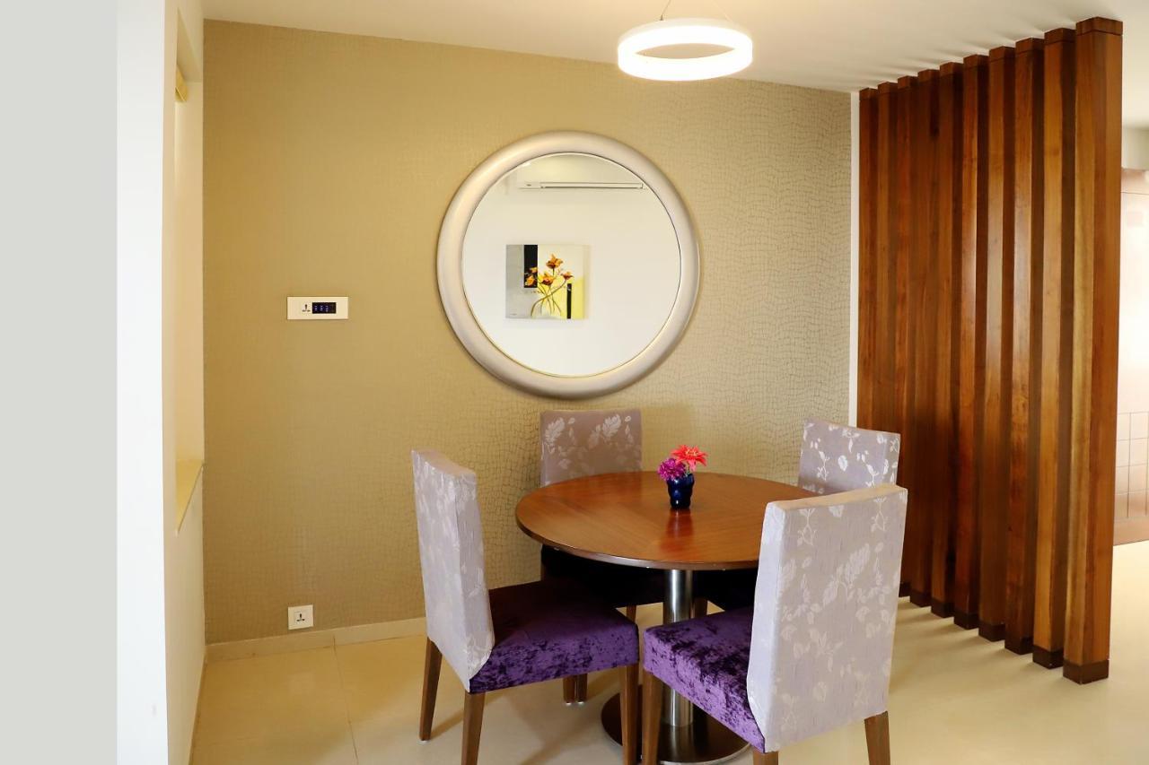 Quality Inn Patria Suites, Rajkot Exteriör bild