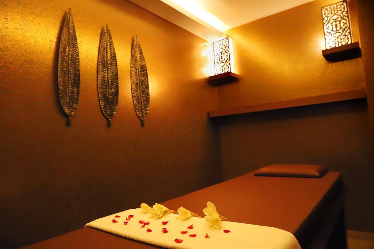 Quality Inn Patria Suites, Rajkot Exteriör bild