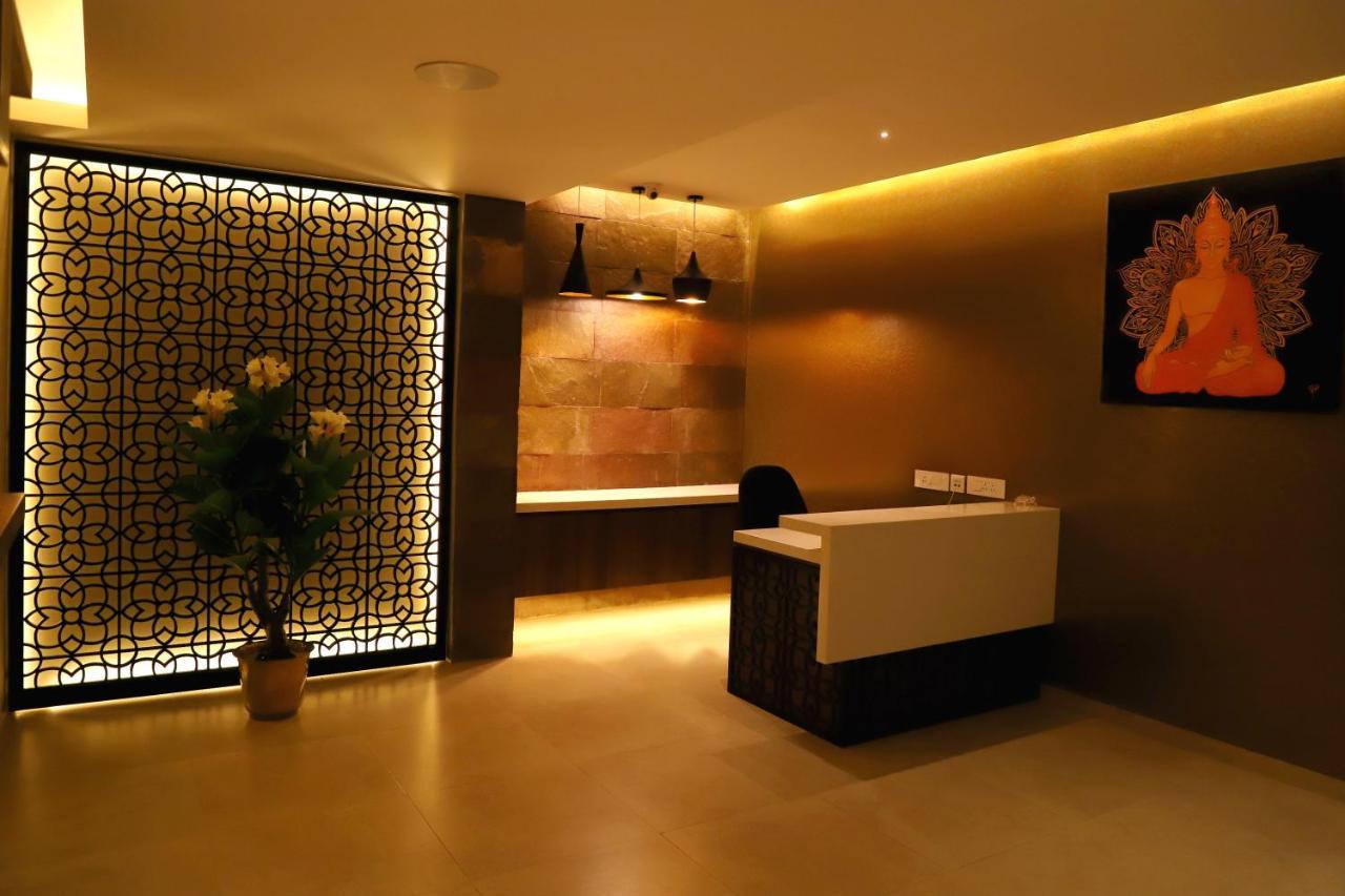 Quality Inn Patria Suites, Rajkot Exteriör bild