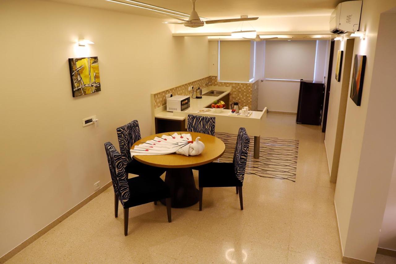 Quality Inn Patria Suites, Rajkot Exteriör bild