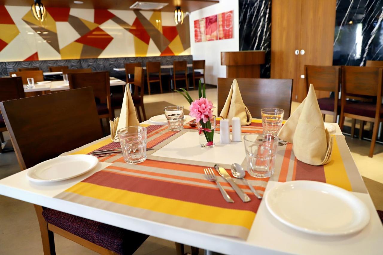 Quality Inn Patria Suites, Rajkot Exteriör bild