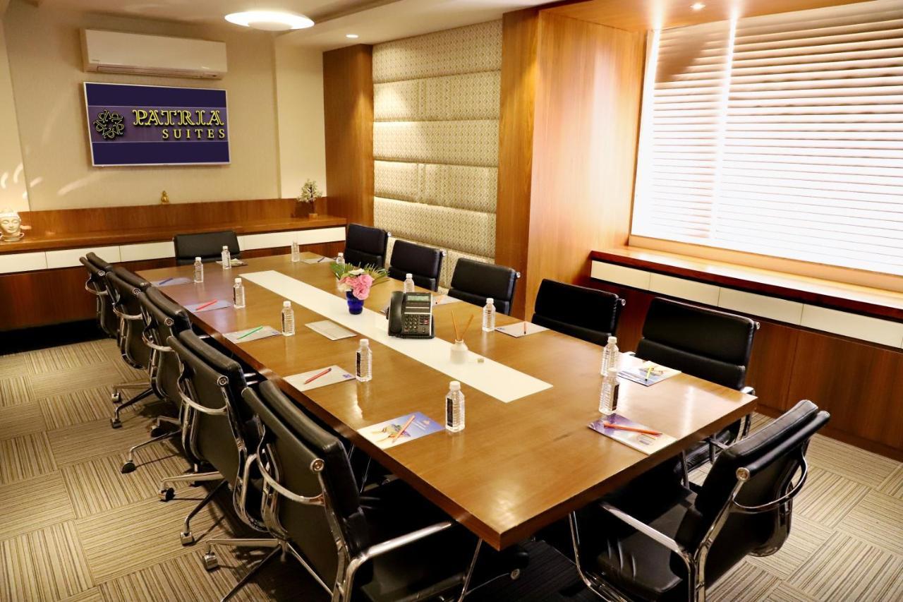 Quality Inn Patria Suites, Rajkot Exteriör bild