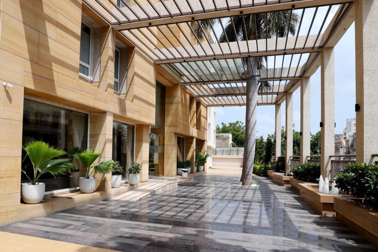 Quality Inn Patria Suites, Rajkot Exteriör bild