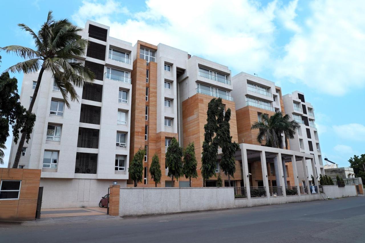 Quality Inn Patria Suites, Rajkot Exteriör bild