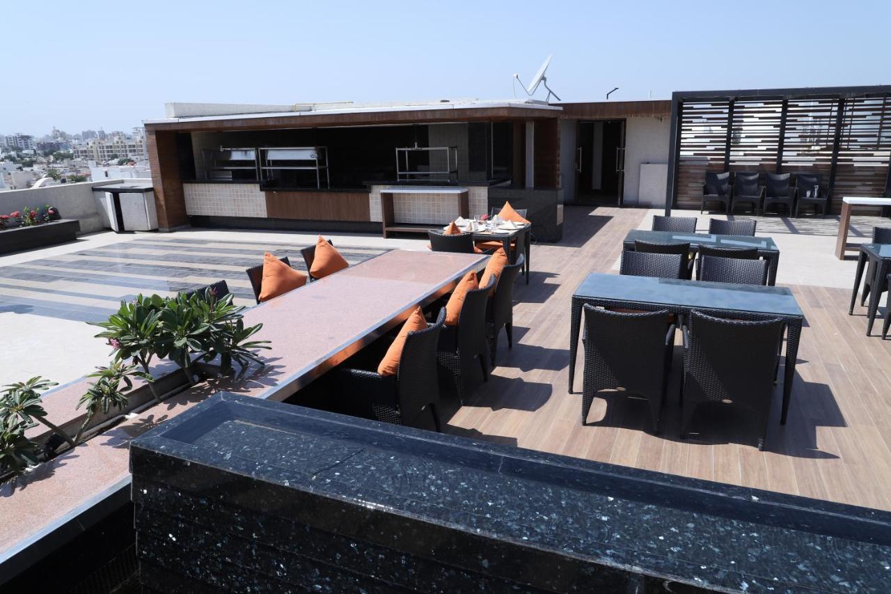 Quality Inn Patria Suites, Rajkot Exteriör bild
