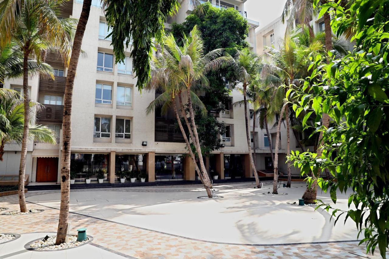 Quality Inn Patria Suites, Rajkot Exteriör bild