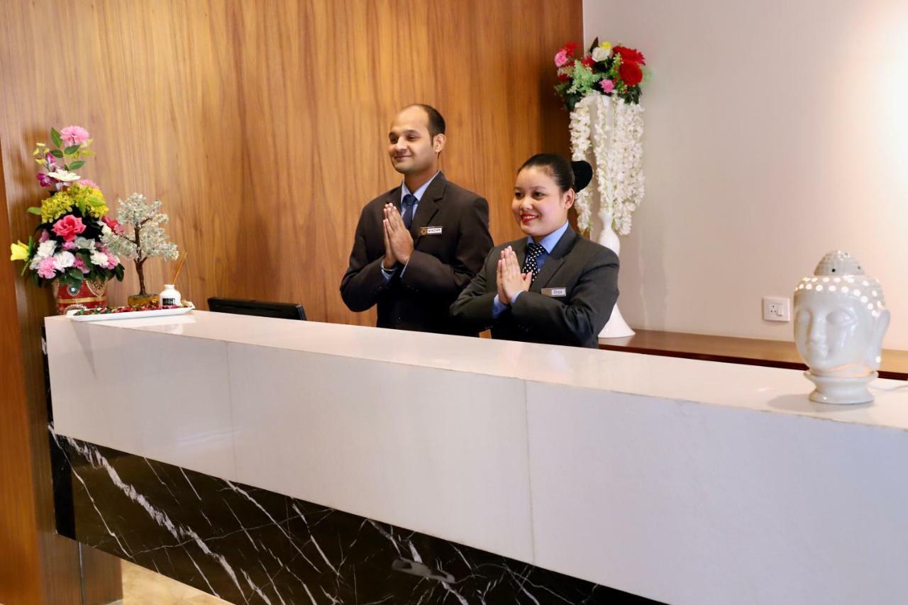 Quality Inn Patria Suites, Rajkot Exteriör bild